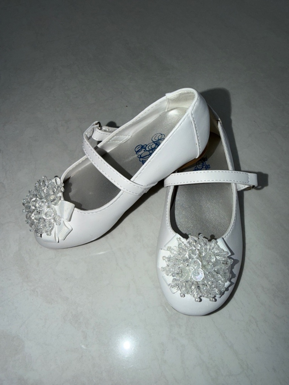 White Girls Dress Mary Jane Shoes with Crystal Flower Accent - size 8